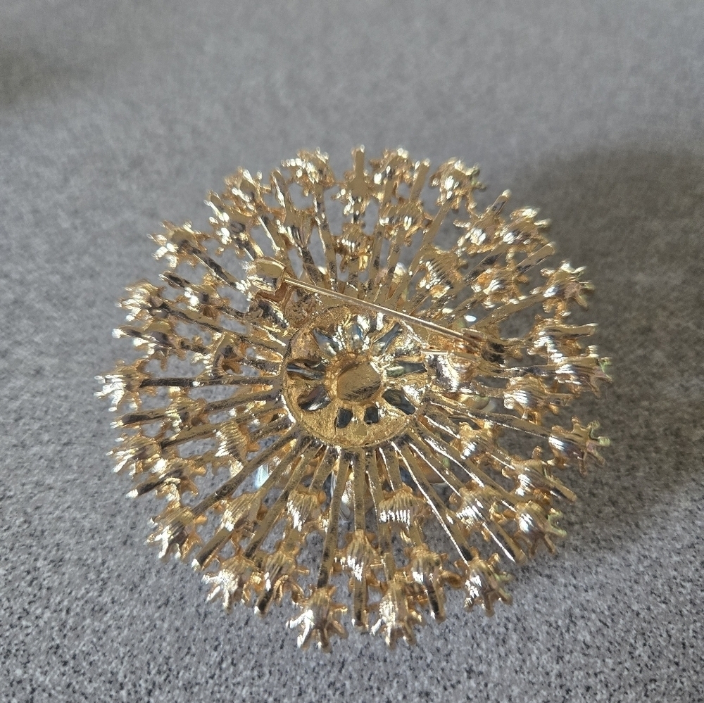 Rhinestone Crystal Gold Tone Large Shiny Sparkly Starburst Brooch Pin - Picture 6 of 6